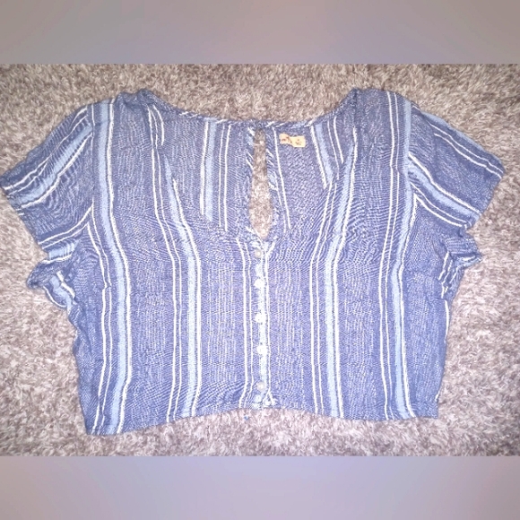 Hollister Tops - Hollister women's crop top